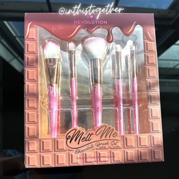 I 🤎 Revolution Melt Me Chocolate Brush Set - Picture 2 of 4